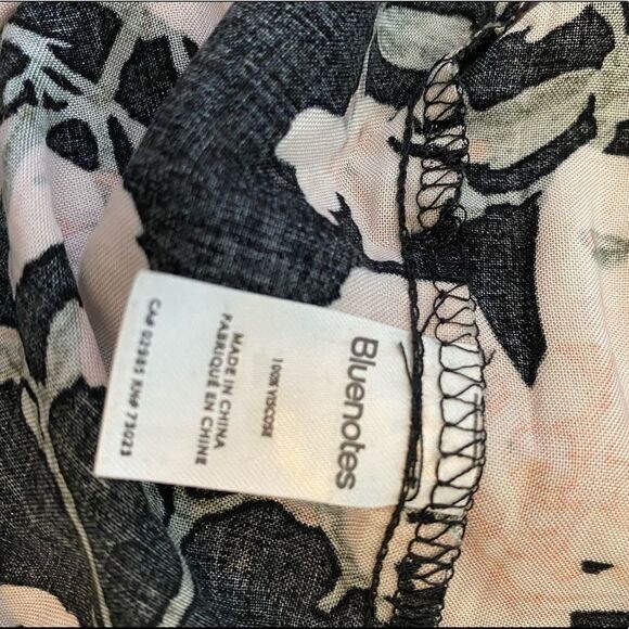NWOT BLUENOTES Black Floral Short Sl Romper - Picture 8 of 13